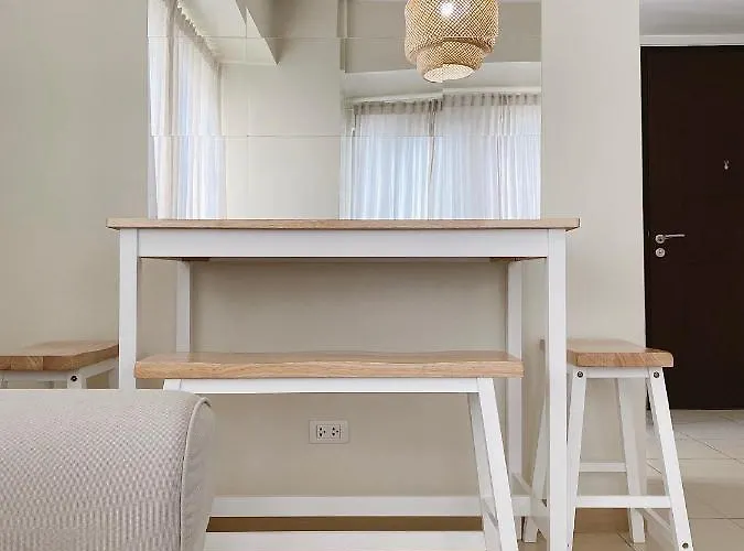 Huge 1bedroom Condotel W Balcony Near Smart Araneta Coliseum Apartahotel Manila