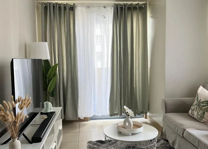 Huge 1bedroom Condotel W Balcony Near Smart Araneta Coliseum 4* Manila