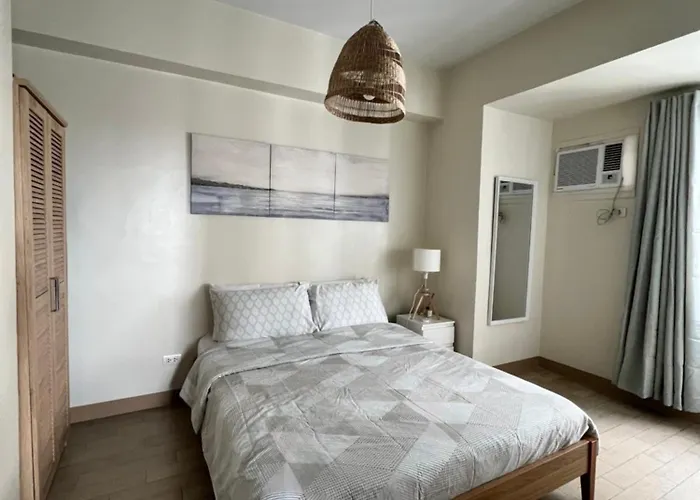 Huge 1bedroom Condotel W Balcony Near Smart Araneta Coliseum Apartahotel Manila